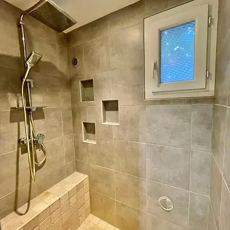 Διαμέρισμα Avec Piscine 8 Personnes *
